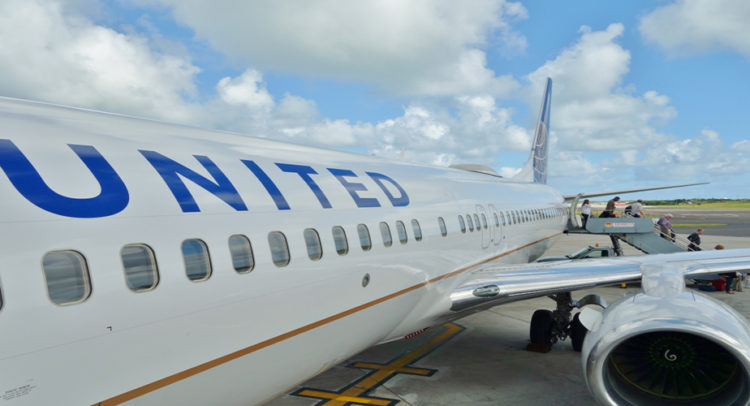 This 5-Star Analyst Likes United Airlines (UAL) Stock — Should You?