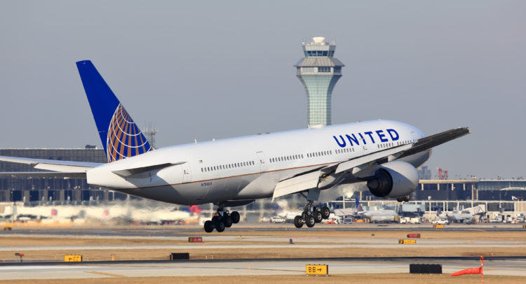 United Airlines Sees Weak Bookings Amid Covid-19 Resurgence; Shares Drop