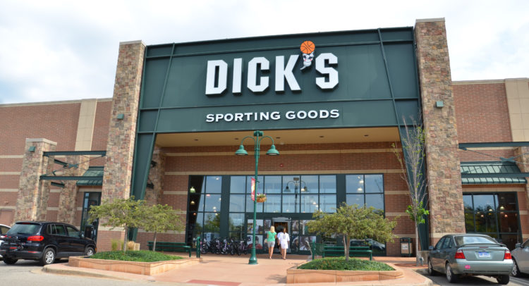 Dick’s 2Q Beats The Street As Shoppers Go Online