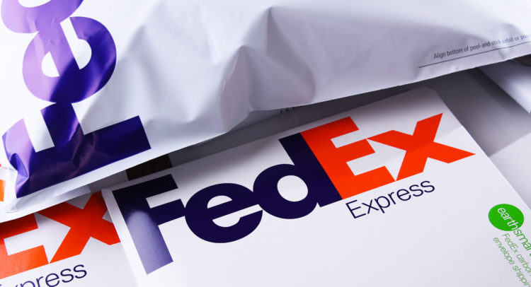 FedEx Crushes 1Q Estimates; Shares Soar 8.3%