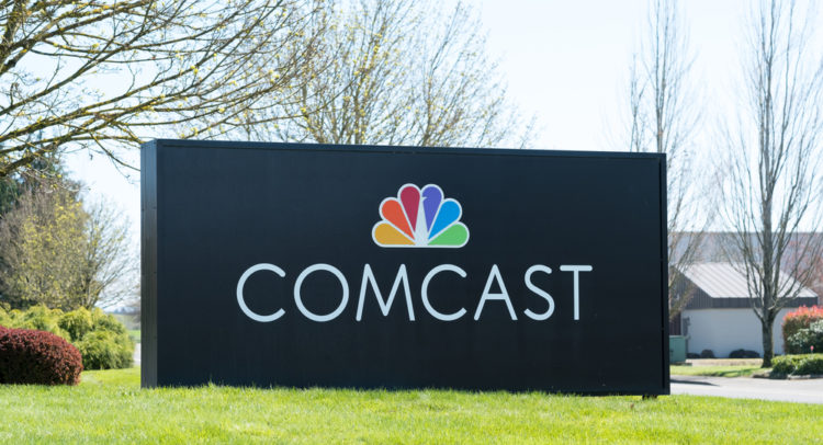 Comcast Posts Surprise 4Q Profit; Shares Gain 6.6%