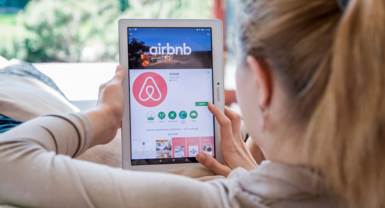 Airbnb Beats 4Q Sales, Sees Booking Demand Picking Up; Shares Pop 13%