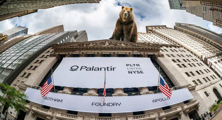 Palantir: Lack of New Government Contracts a Bearish Sign, Says Analyst