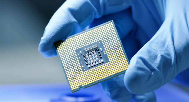 NXP vs. Analog Devices: Which “Strong Buy” Semiconductor Stock Could Deliver Higher Returns in 2021?