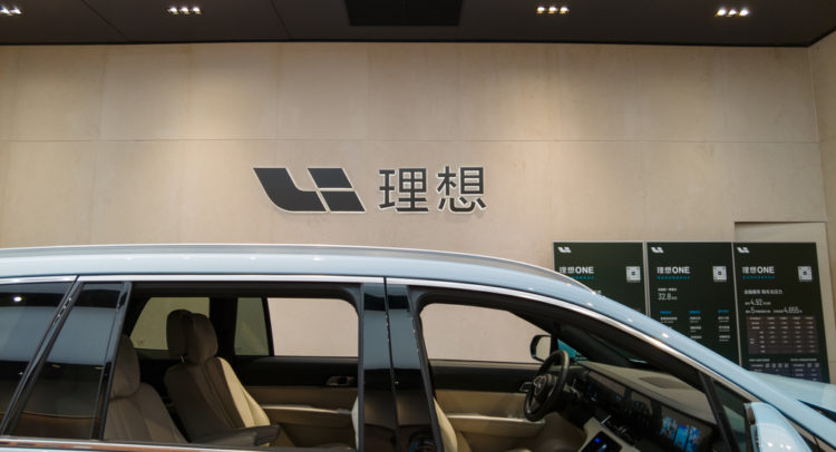Li Auto поставила 12 268 автомобилей Li ONE в январе 2022. Акции выросли на 3,3% до выхода на рынок