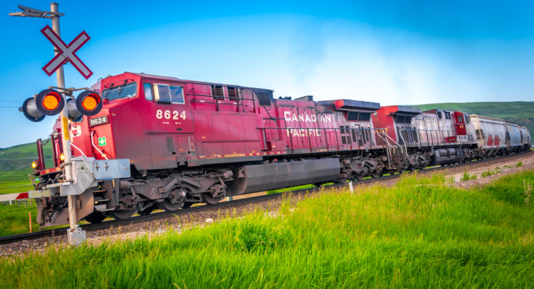 CP Rail Stock Falls off: Time to Buy?