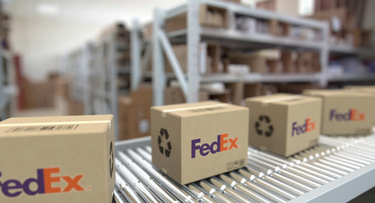 Fedex приостанавливает внутренние экспресс-доставки из-за Omicron