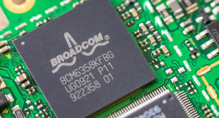 Блогеры настроены оптимистично в отношении акций Broadcom (NASDAQ:AVGO) в преддверии отчета о прибылях и убытках