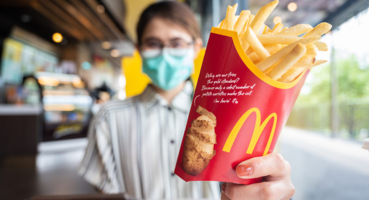 Корпорация McDonald's: стоит ли делать ставку и вкладывать деньги в эти акции