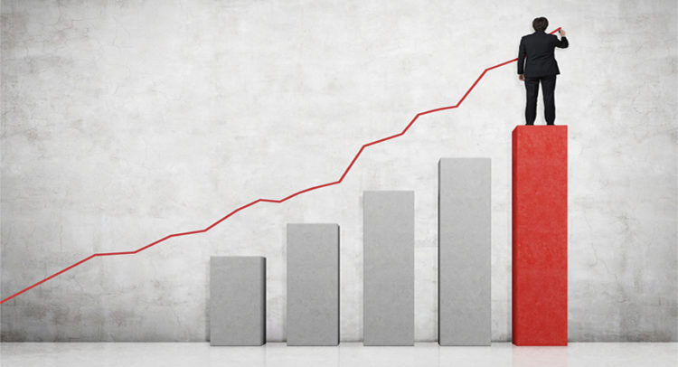 Economic Fundamentals Support Positive Future, Says Raymond James; Here Are 2 High-Upside Stocks to Play the Bounce