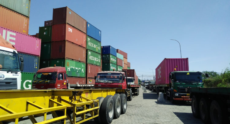 2 Stocks Gaining from the Congested Port Situation