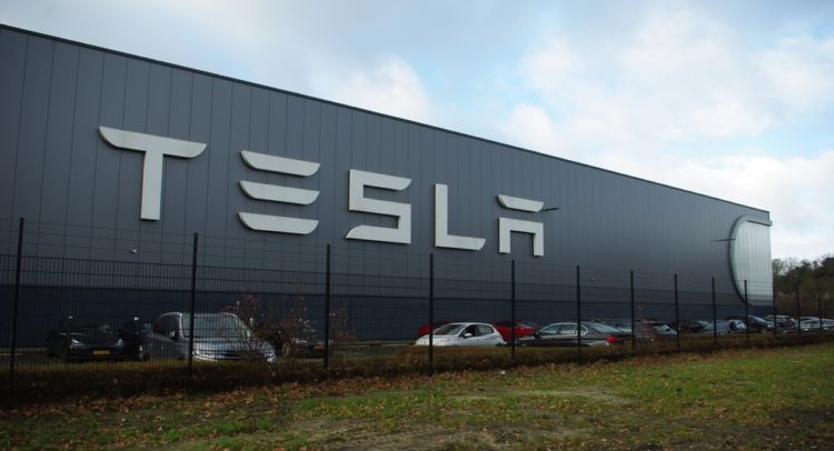 Tesla Stock: Restores Weekly Output; Analysts See Over 22% Upside Potential