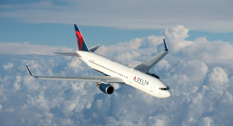 Top Delta Airlines’ Insiders Offload Shares; Street Says Buy