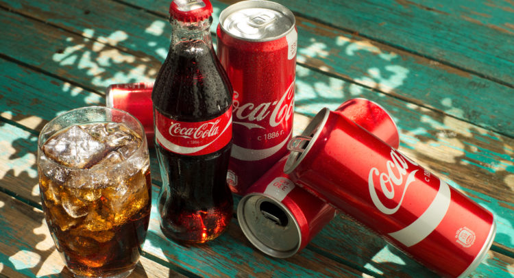 Результаты Coca-Cola за второй квартал превзошли оценки на фоне глобальных проблем