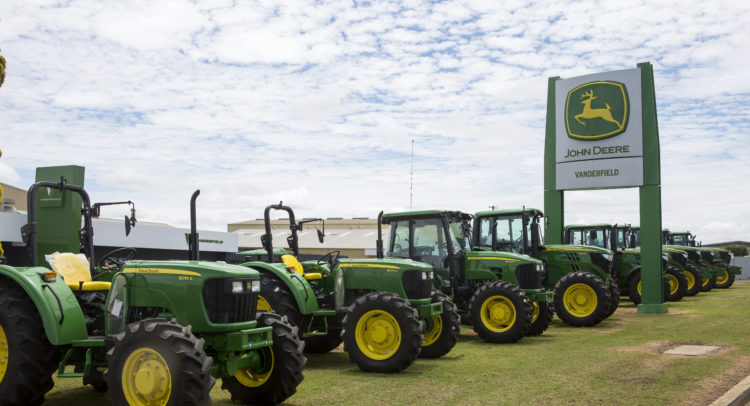 Акции Deere: интригующая ценность даже в условиях надвигающейся рецессии