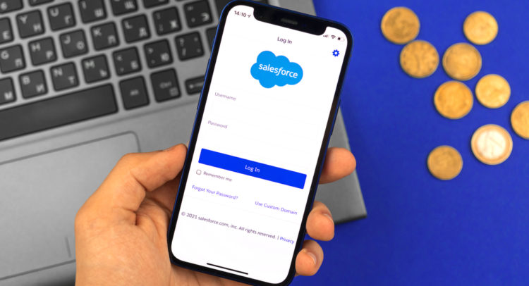 D.A. Davidson Sticks to Its Hold Rating for Salesforce (CRM)