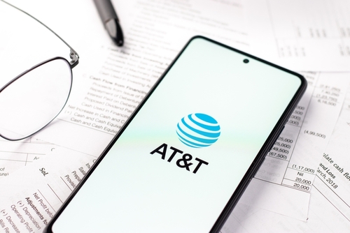 AT&T reports 656,000 postpaid phone net adds in Q4