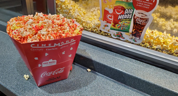 Can Cinemark Stock (NYSE:CNK) Make a Comeback in 2023?