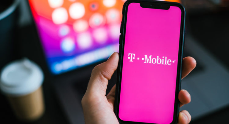 T-Mobile (NASDAQ:TMUS) переводит клиентов на дорогие тарифные планы 5G