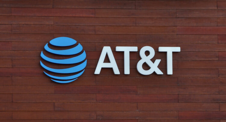 AT&T Stock (NYSE:T): A “Smart” 5G Investment for 2023