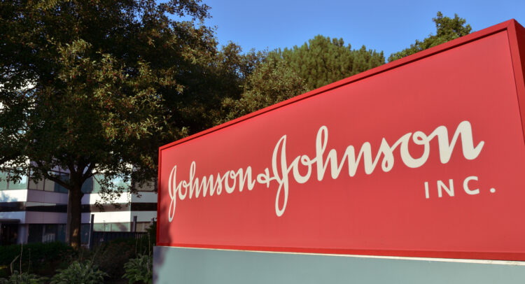 Johnson & Johnson’s (NYSE:JNJ) Decade-Low P/E Ratio Deserves Your Attention