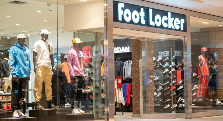 Foot Locker забит на Q1 Miss; Руководство разочаровывает