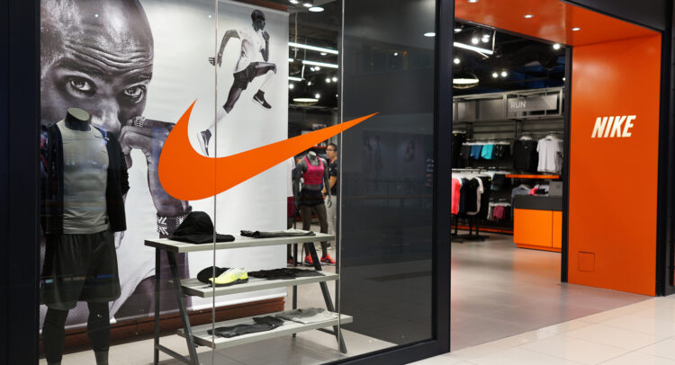 Nike принимает еще один удар по понижению аналитика до продажи