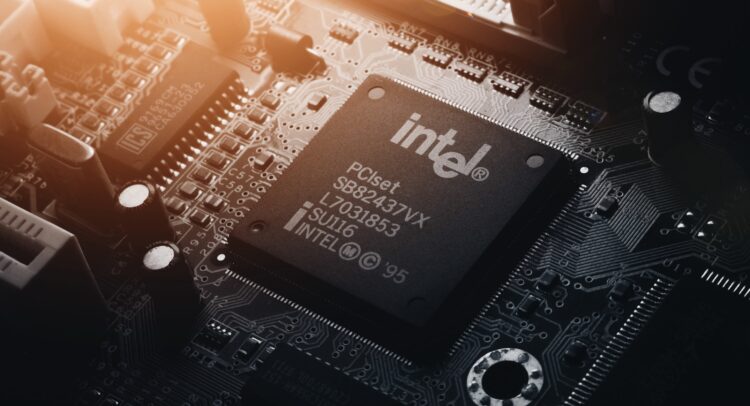 Амбиции Chip Foundry положительно влияют на акции Intel (NASDAQ:INTC)