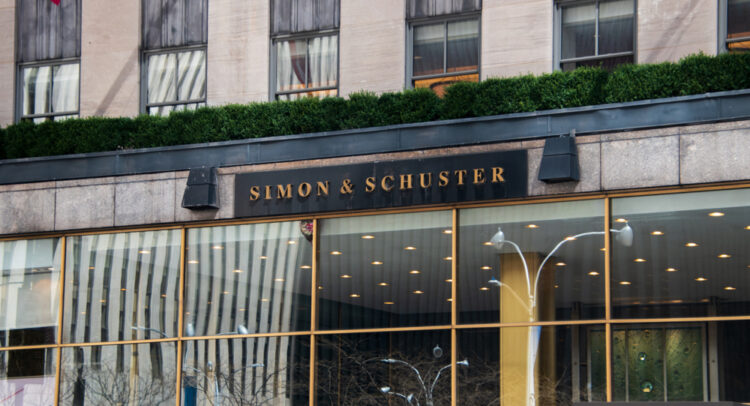 Paramount Stock (NASDAQ:PARA): New Bidder Interest in Simon & Schuster Excites Investors