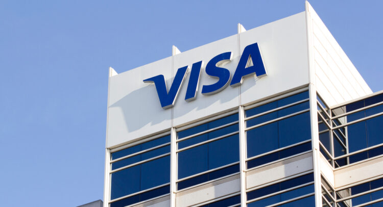 Visa (NYSE:V) выбирает нового финансового директора; Аналитики настроены оптимистично в отношении акций