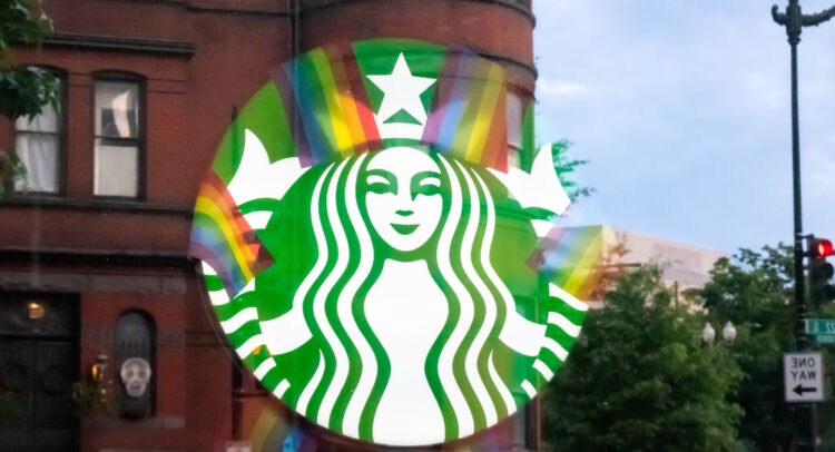 Starbucks (NASDAQ:SBUX) борется с «ложными» заявлениями профсоюза о гордости