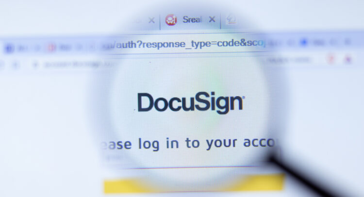 Акции DocuSign (NASDAQ:DOCU): почему Уолл-стрит осторожничает, несмотря на блестящие доходы в первом квартале?