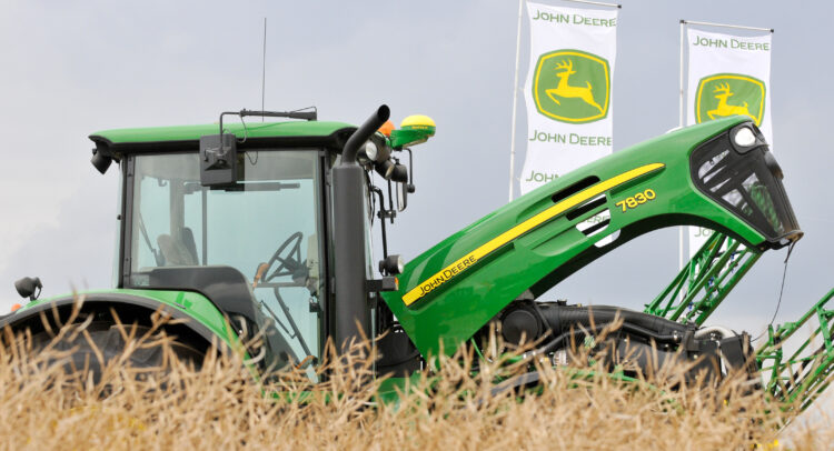 Deere Stock (NYSE:DE): AI Upside Doesn’t Look Priced in Yet