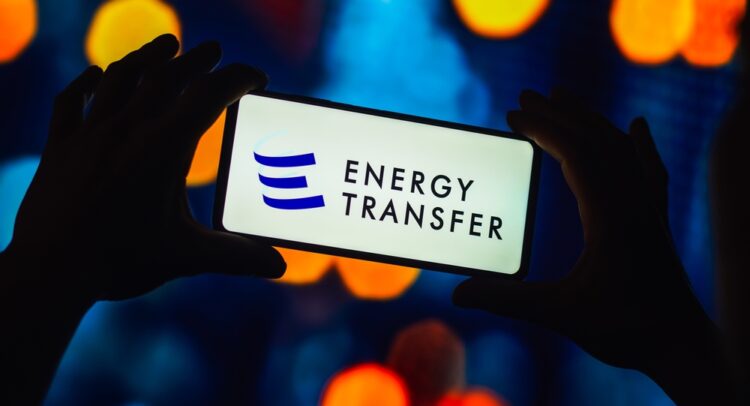 Energy Transfer Stock (NYSE:ET): Top Analyst Maintains Bullish Stance