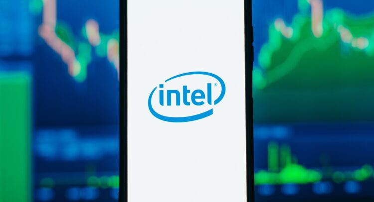 Чипы ИИ могут помочь акциям Intel (NASDAQ:INTC) восстановить свои позиции