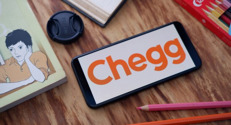 Chegg (NYSE:CHGG) сокращает рабочую силу; Угроза ChatGPT сохраняется