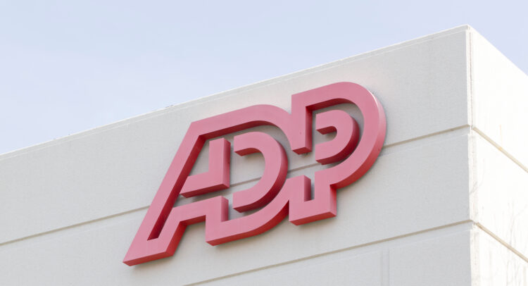 Акции ADP показывают сильный рост после солидного отчета о доходах