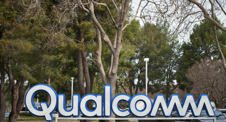 Qualcomm Stock (NASDAQ:QCOM): Share Price Lag Presents an Opportunity