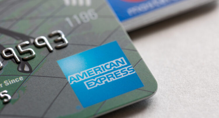 American Express (NYSE: AXP) падает, даже несмотря на то, что прибыль за второй квартал превышает оценки, подтверждая перспективы