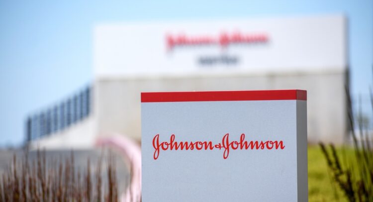 Johnson & Johnson Stock (NYSE:JNJ): в центре внимания переговоры по программе Medicare и прибыль за второй квартал