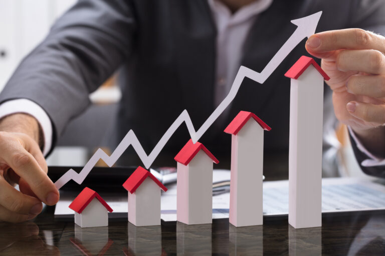 5 Top Real Estate Stocks to Buy Now, According to Analysts – July 2023