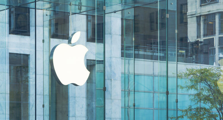 Apple (NASDAQ:AAPL) продвигает Индию: ликвидация разрыва с Китаем