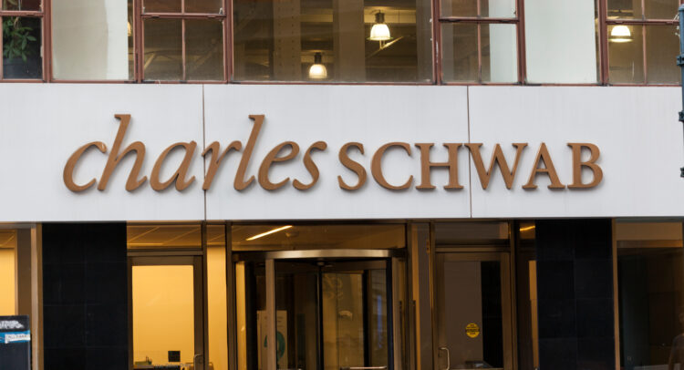 Забастовка «Временно снизить чистые потоки» в Charles Schwab (NYSE:SCHW), Stock Sinks