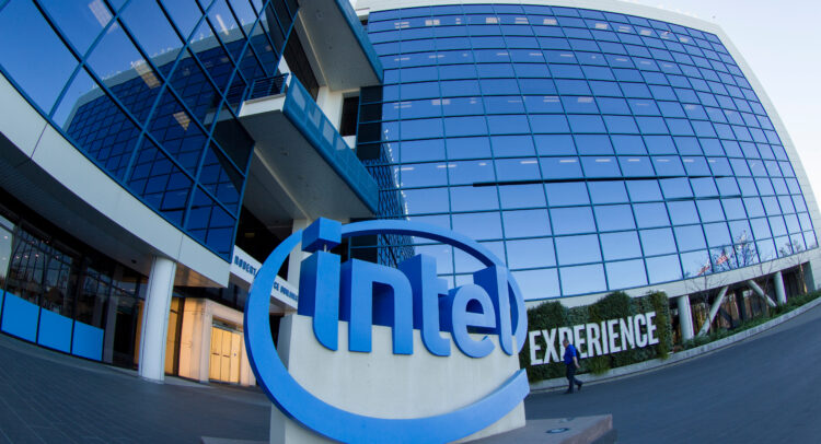Увольнения ударили по Intel (NASDAQ:INTC), акции упали
