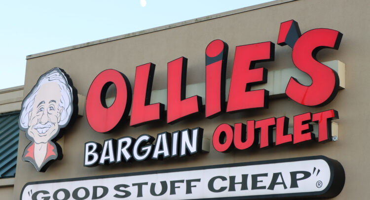 Торговая точка Ollie’s Bargain Outlet (NASDAQ:OLLI) сообщает о победах и набирает позиции