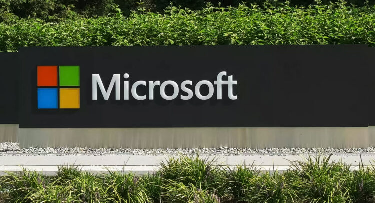 Акции Microsoft (NASDAQ:MSFT) сейчас переоценены, несмотря на исключительный рост?