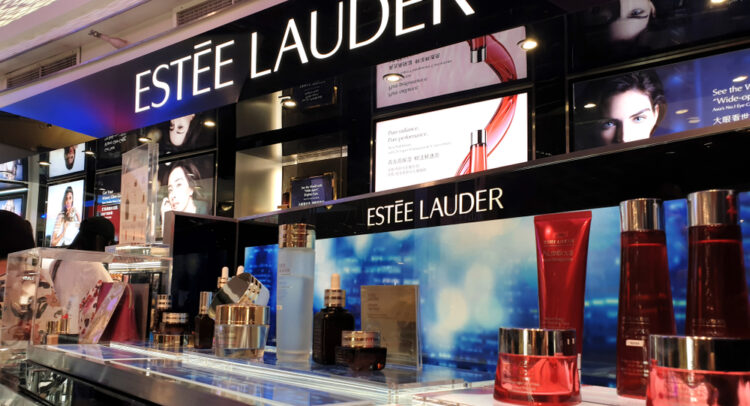 Estée Lauder (NYSE: EL) падает из-за падения прибыли в четвертом квартале