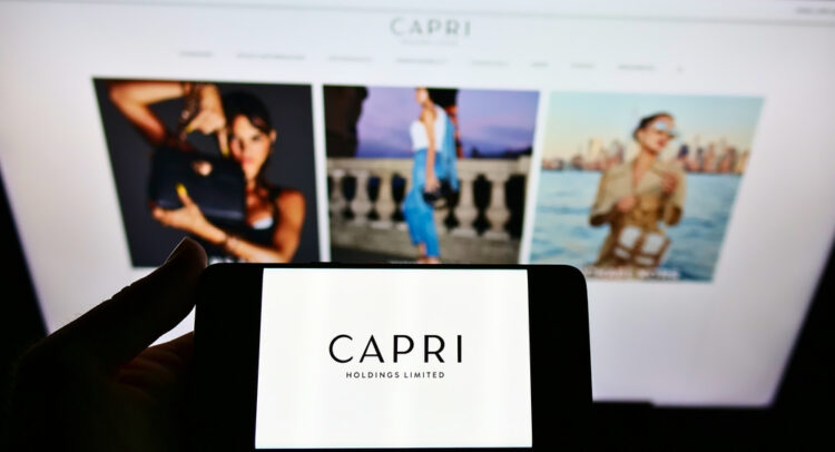 Capri Holdings (NYSE: CPRI) стремительно растет после приобретения Tapestry за $8,5 млрд