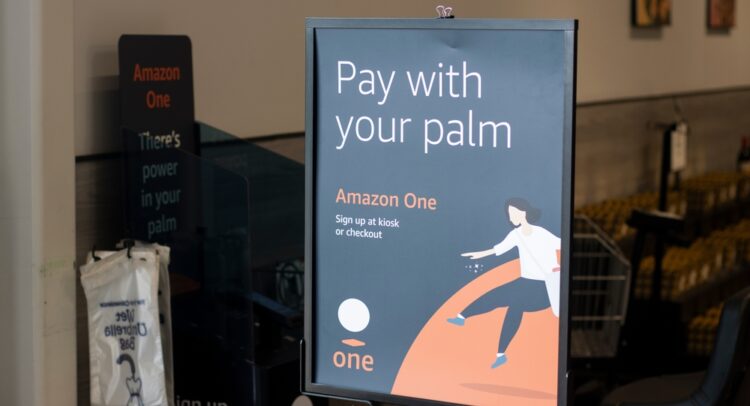 Помогите Amazon One: AMZN использует распознавание ладони для завоевания рынка платежей