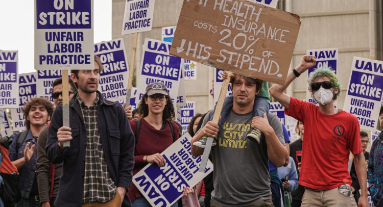 UAW Strike Update: Politicians Descend, Talks Stall